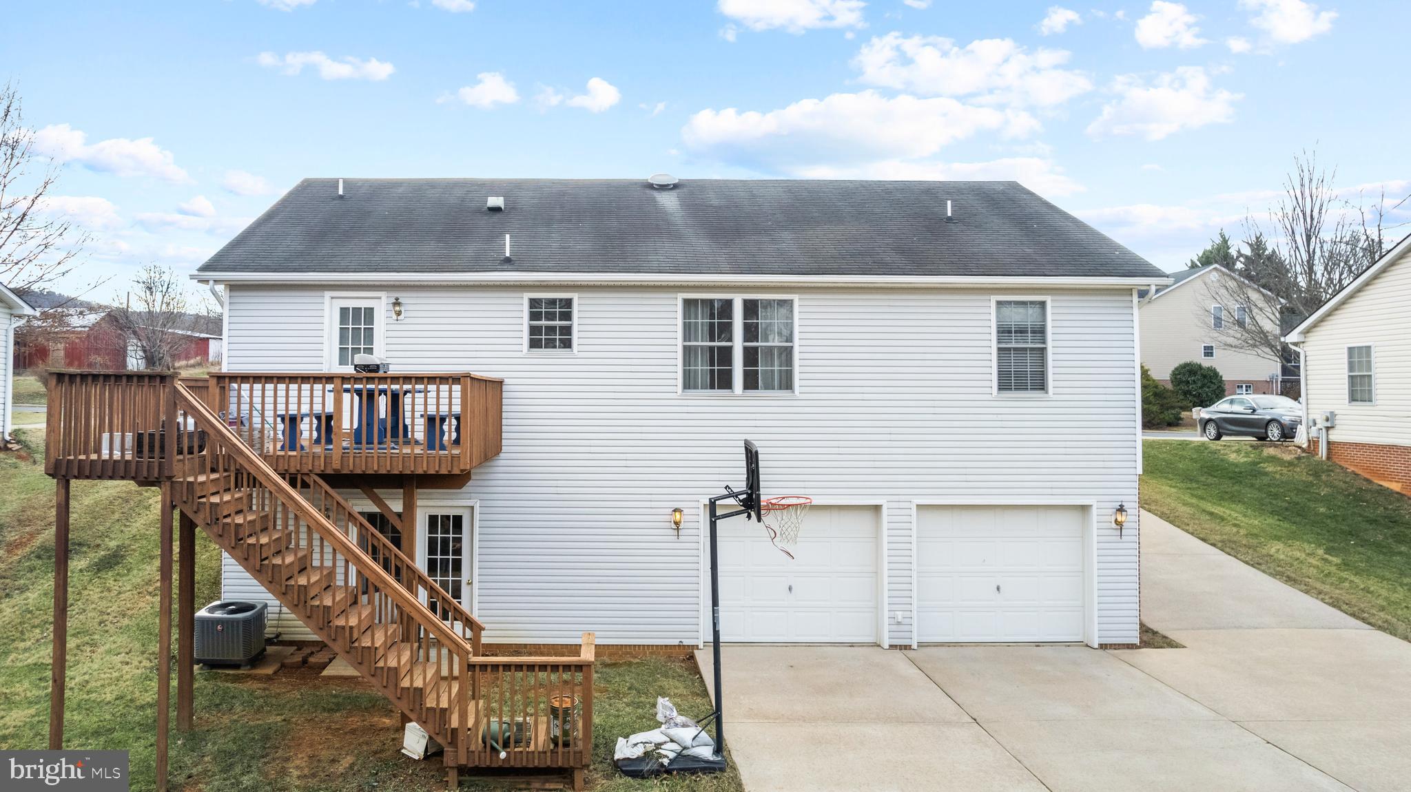 HAPPY CREEK KNOLLS - Residential