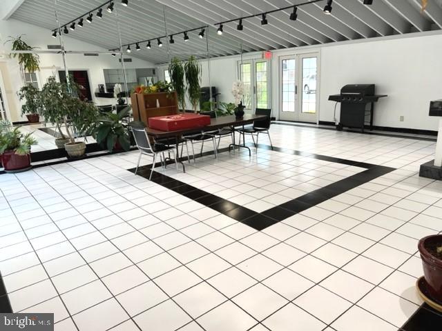 TREETOP CONDO - Residential