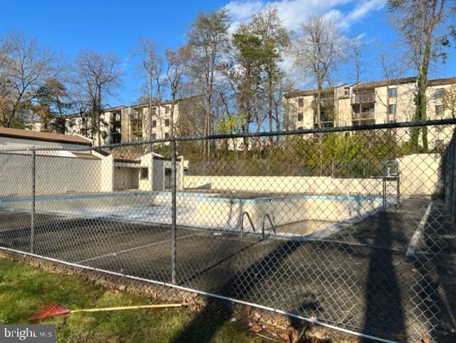 TREETOP CONDO - Residential