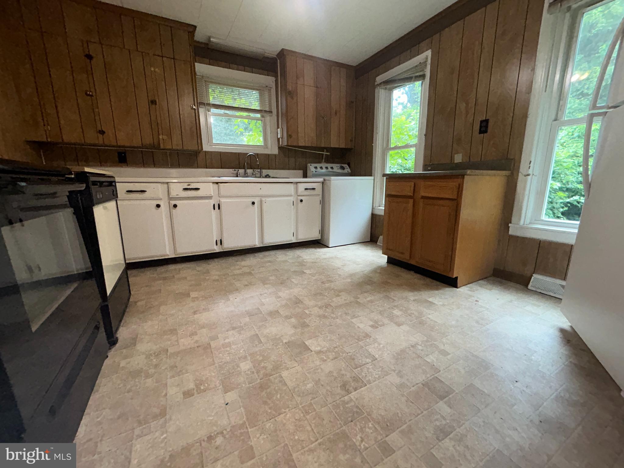 161 MAIN STREET E
