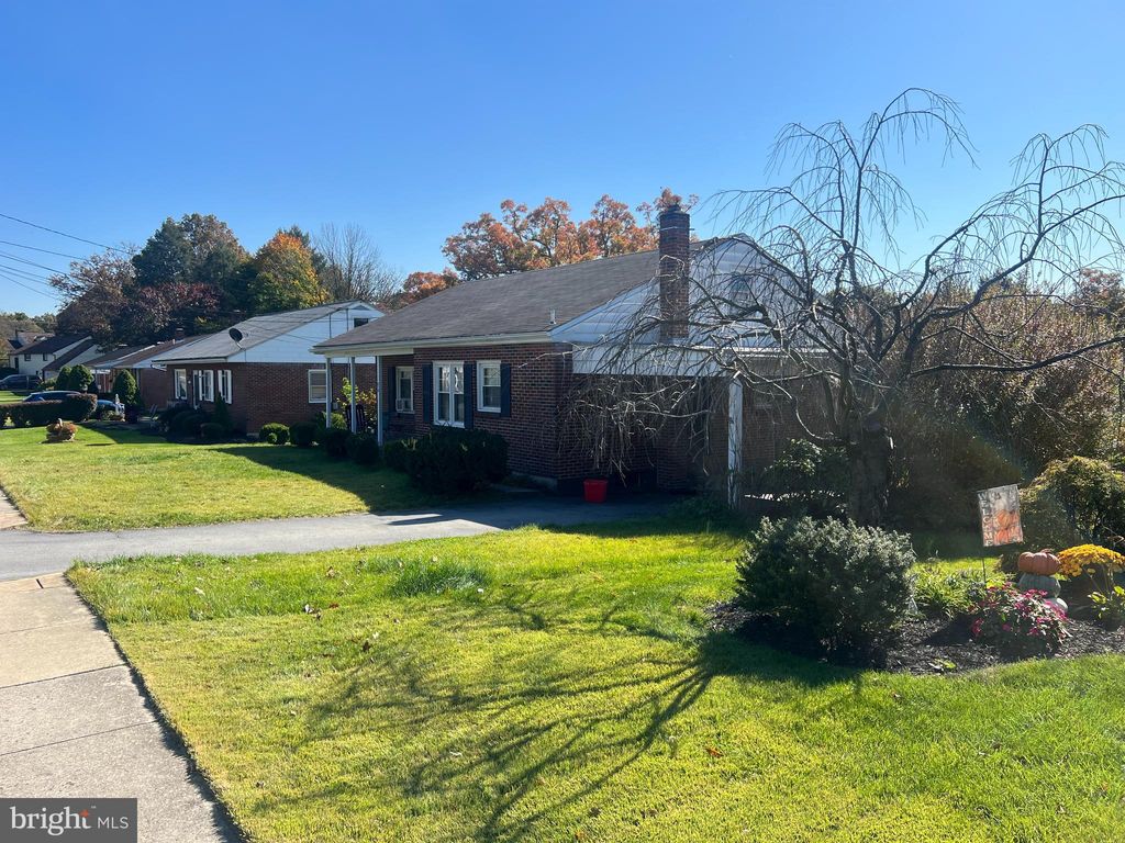 Photo of 914 New Street, Akron, PA 17501 (MLS # PALA2042848)