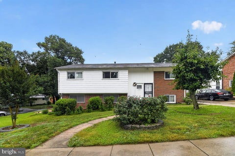 Photo of 1207 Oakview Drive, SILVER SPRING, MD 20903 (MLS # MDMC2242772)