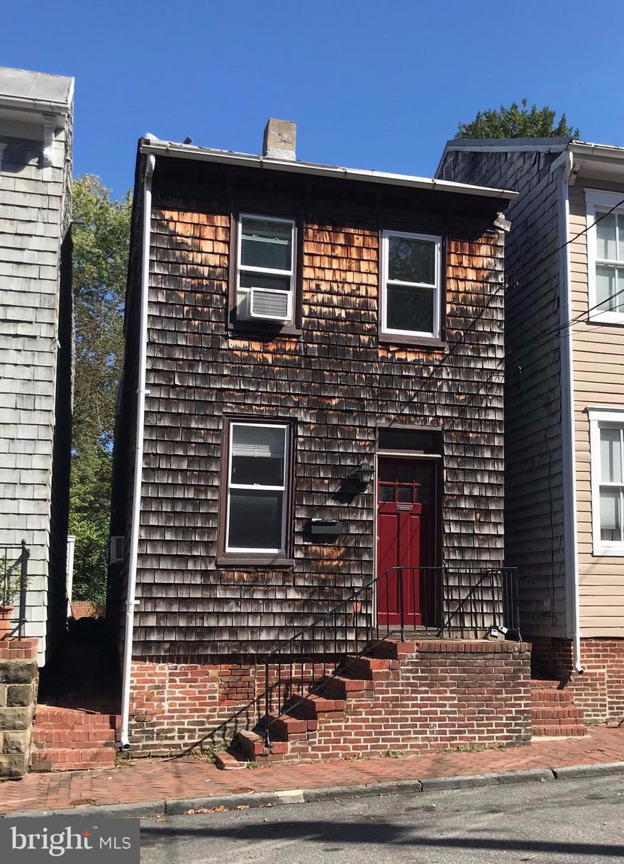 WALK TO DOWNTOWN ANNAPOLIS, restaurants, shops, USNA, & Spa Creek. Charming 2 BR w/ Office/Study, 1 BA, New Appliances, Freshly painted. Private walkway on side of house to beautiful courtyard w/ sitting area. Application Instructions in MRIS Docs.