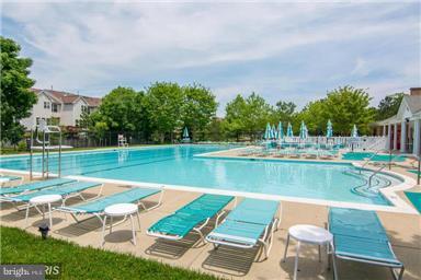 SOUTH RIVER COLONY - Residential