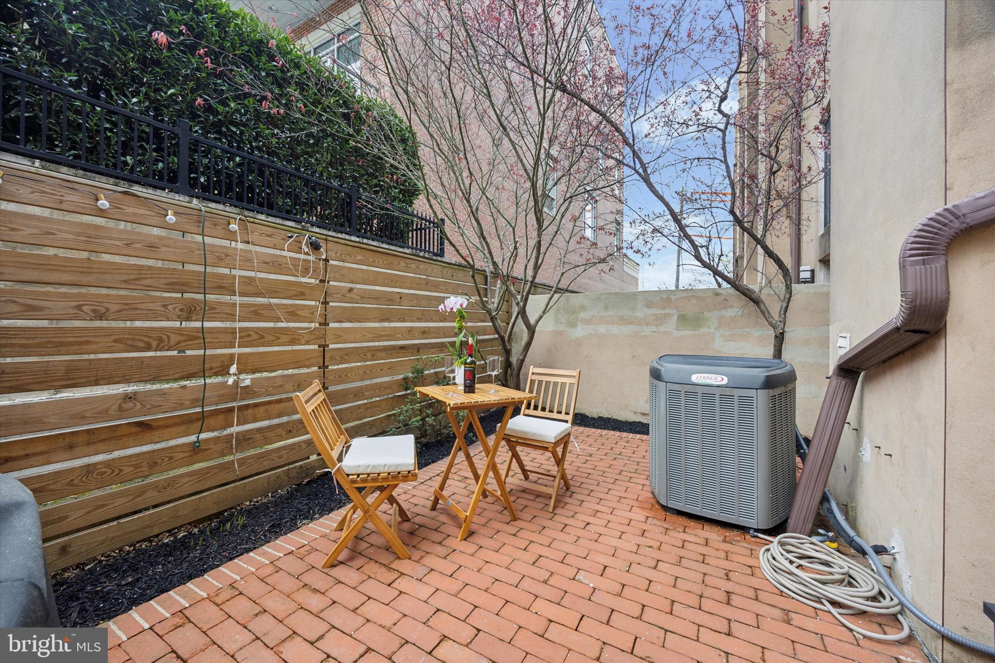 SOCIETY HILL - Residential