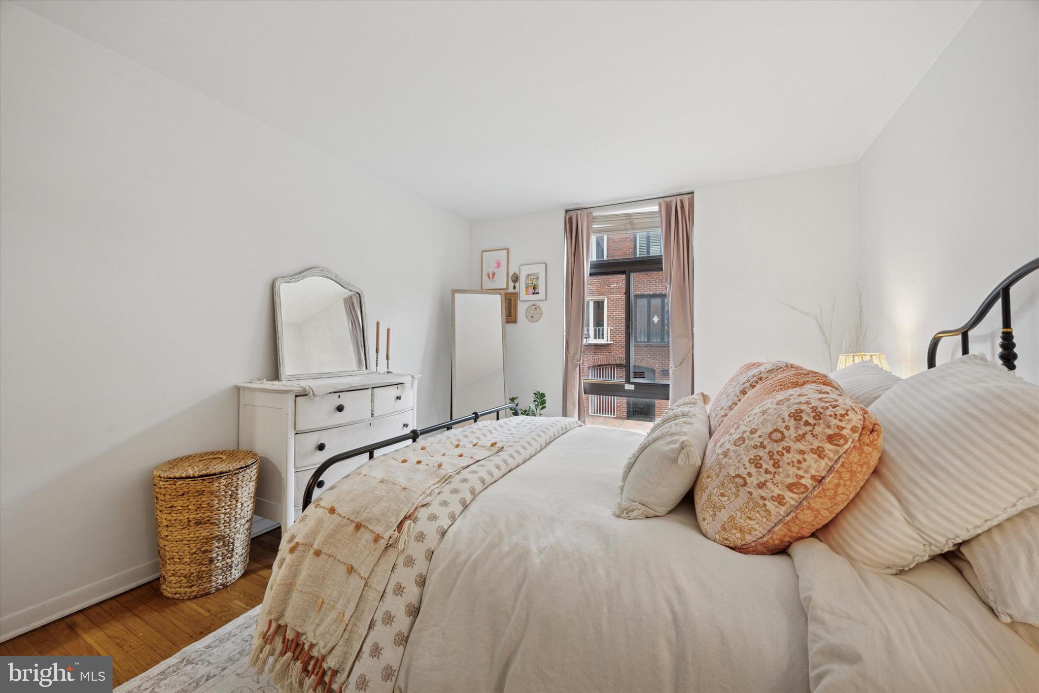 SOCIETY HILL - Residential