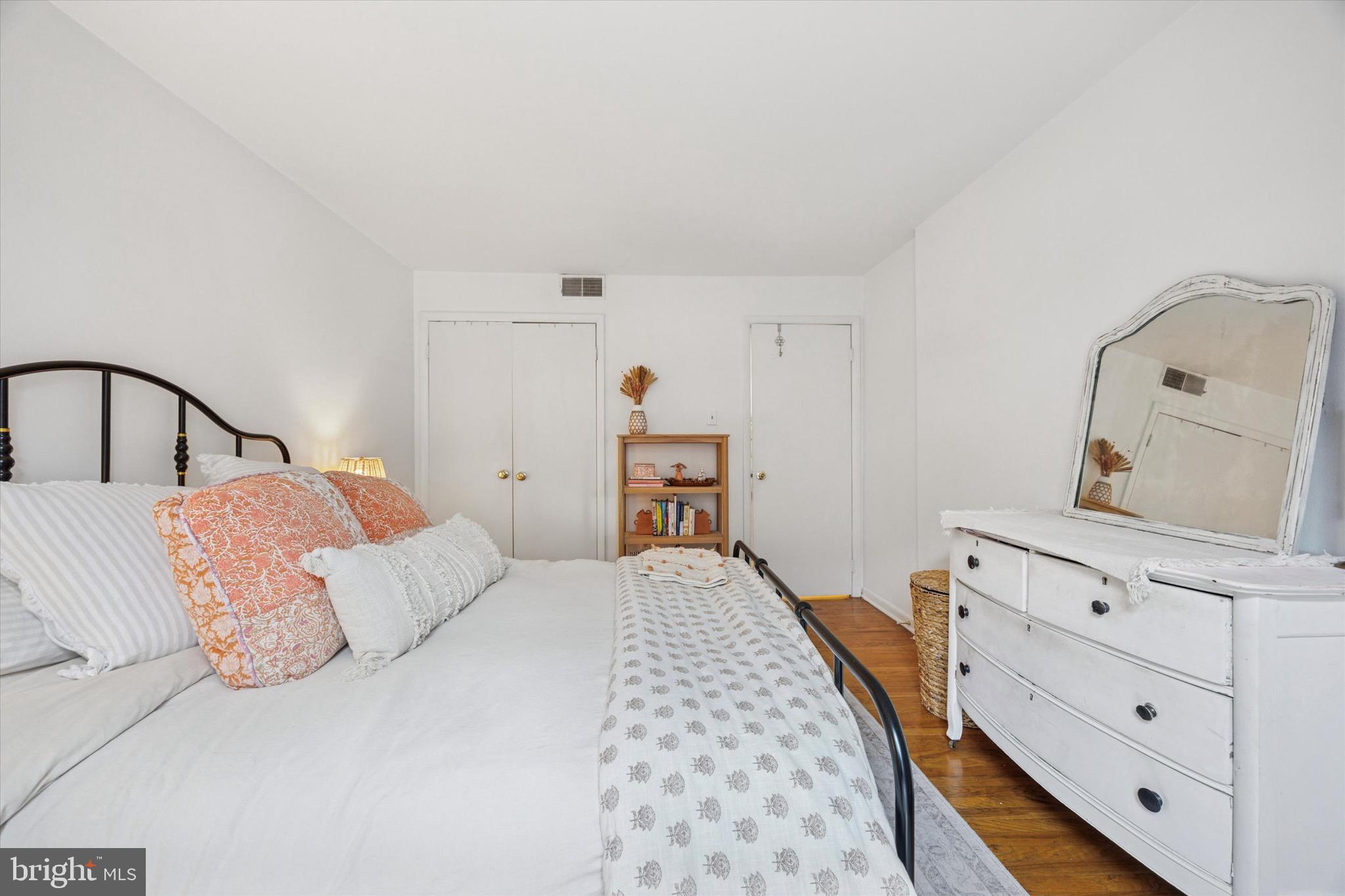 SOCIETY HILL - Residential