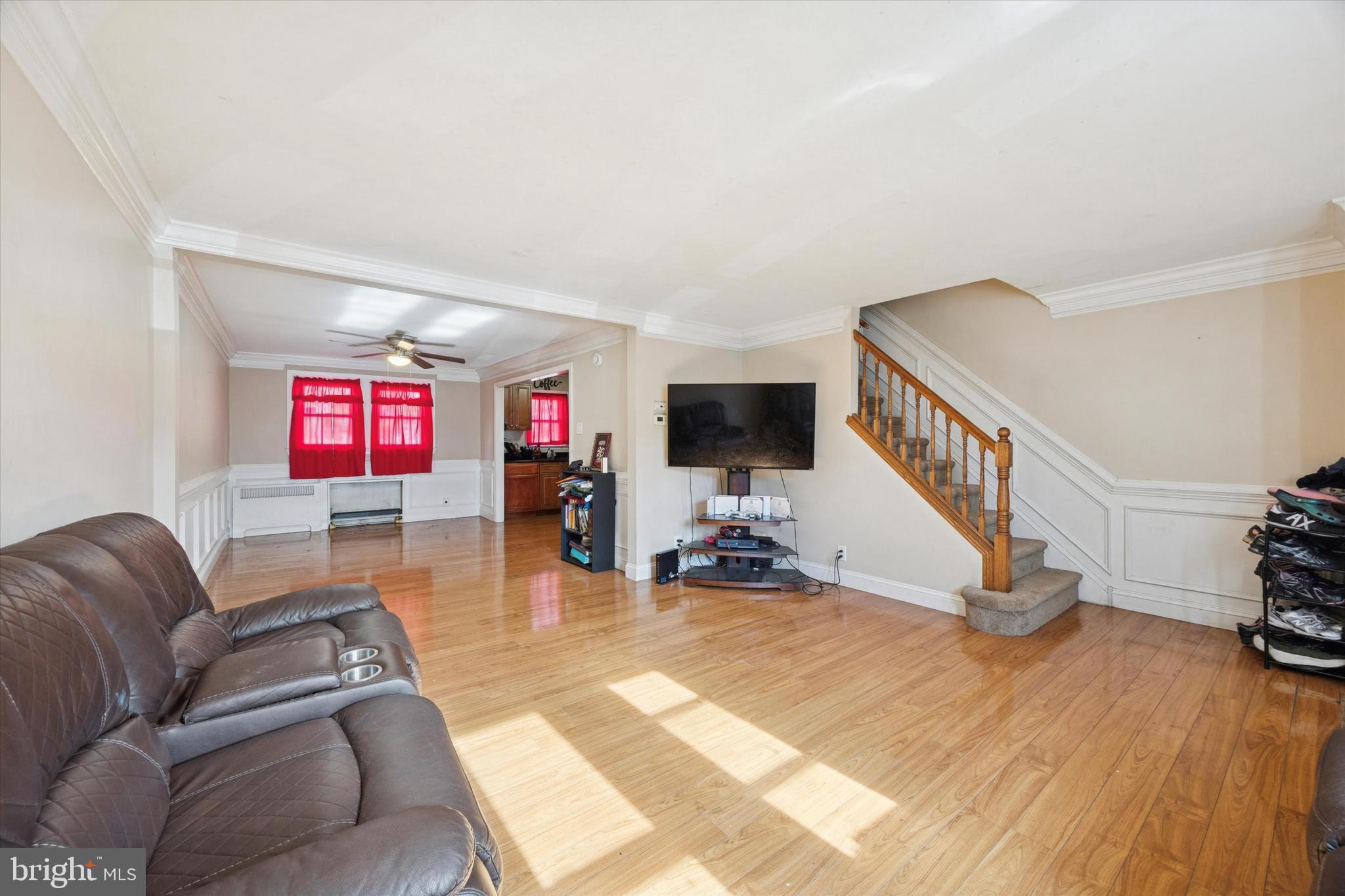 209 E GREENWOOD AVENUE