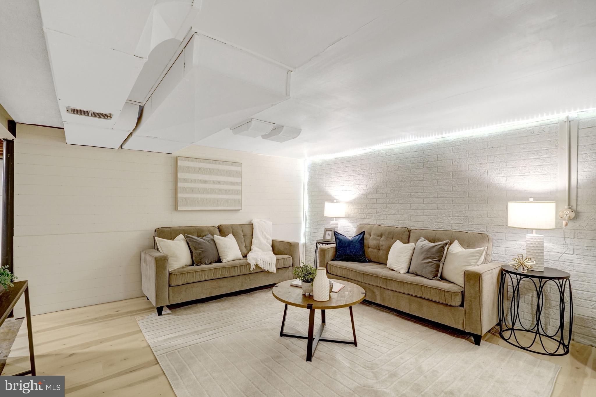 BROYHILL PARK - Residential