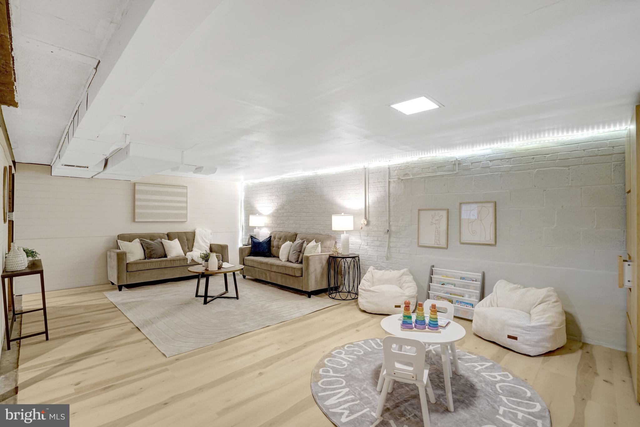 BROYHILL PARK - Residential