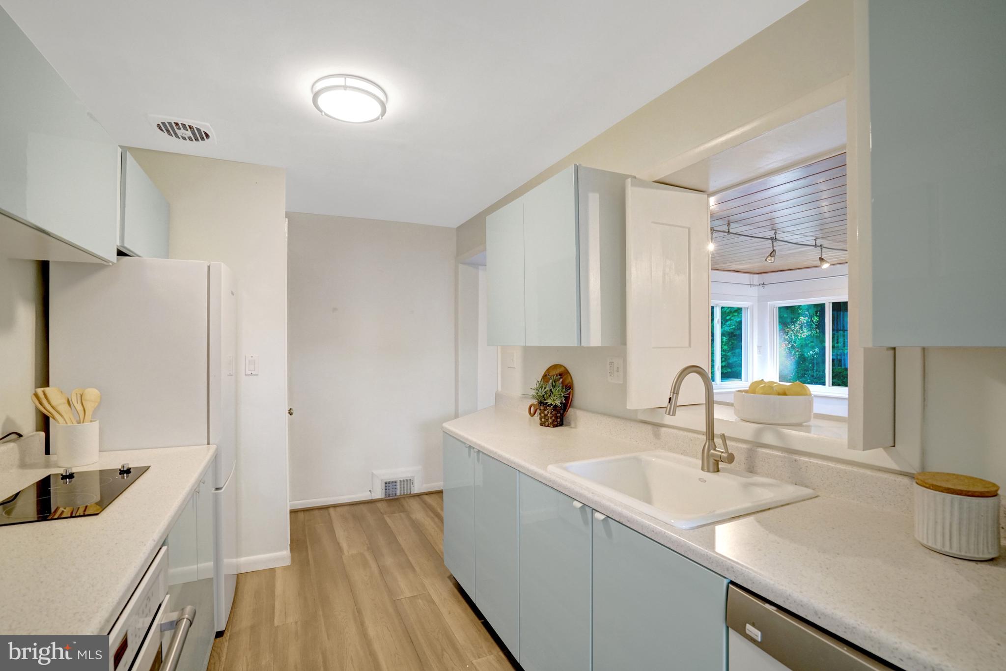 BROYHILL PARK - Residential