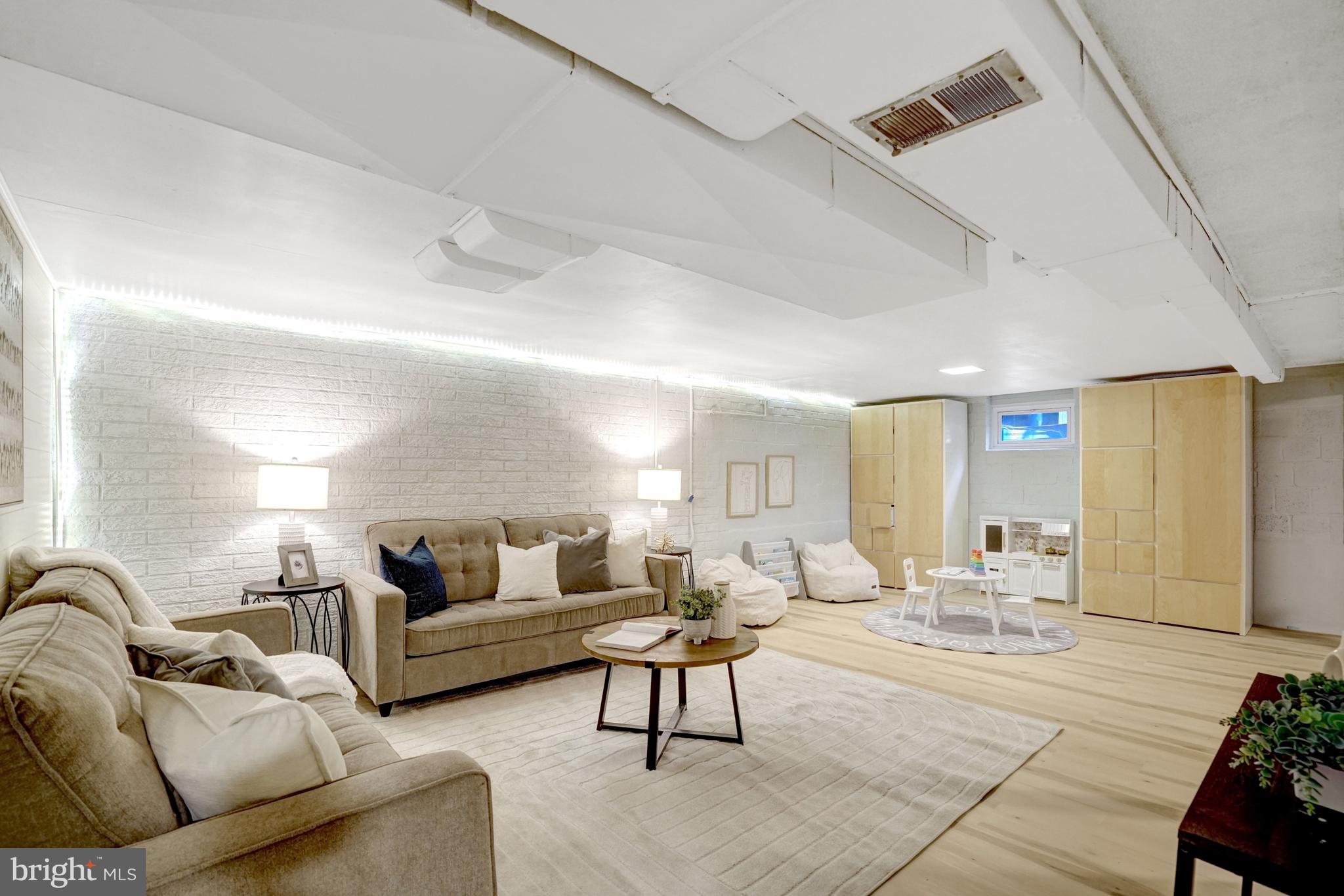 BROYHILL PARK - Residential