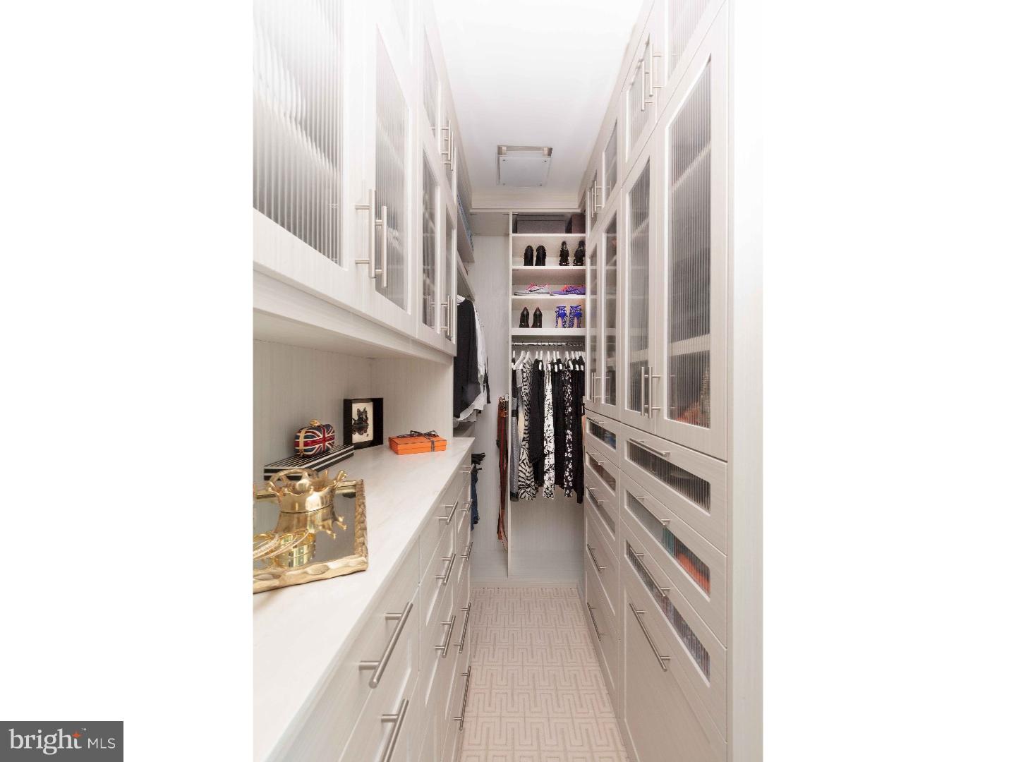 AVENUE OF THE ARTS - Residential