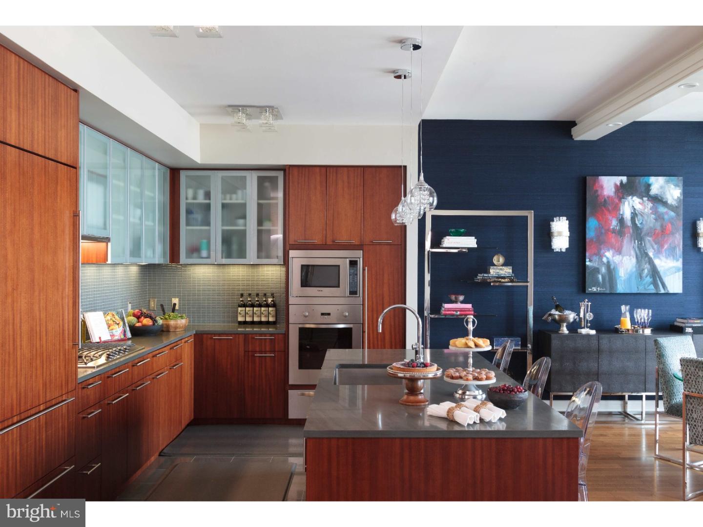 AVENUE OF THE ARTS - Residential