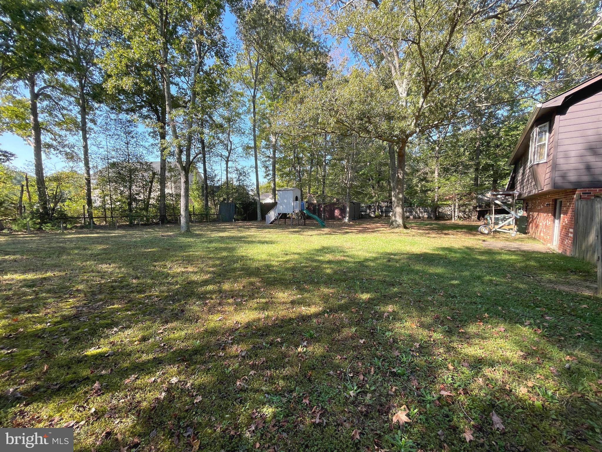 COUNTRY LAKES - Residential