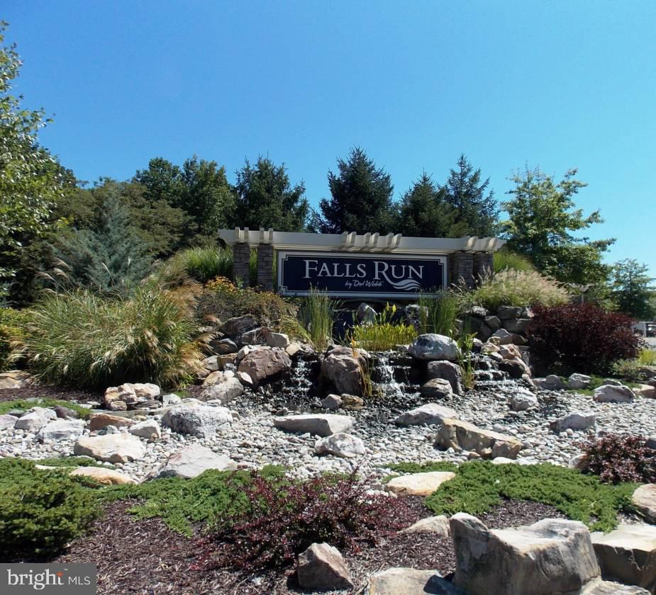 THE VILLAS AT FALLS RUN - Residential