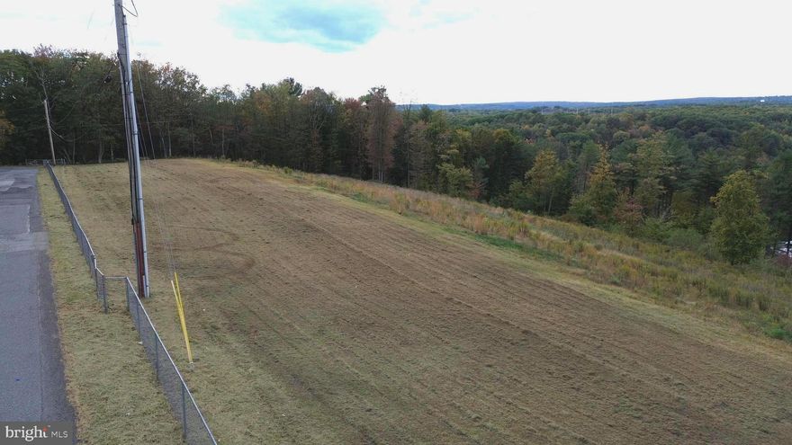 Build your dream home on this 4.1 acre lot!  Beautiful views overlooking northern Pottsville, makes an awesome place for a new home build.   The land has a grade in the rear but has plenty of room on the top level to construct.  Don't let this one pass by!