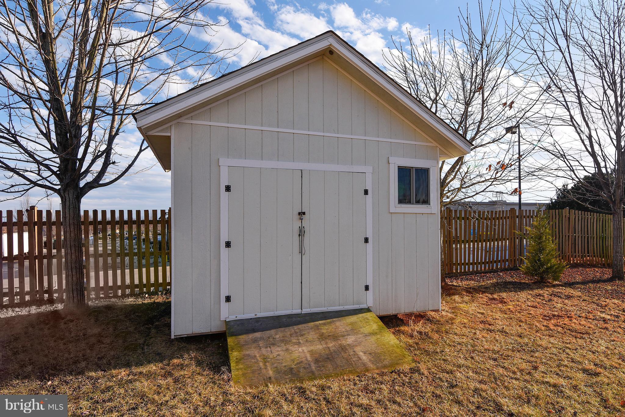 MADISON GROVE - Residential