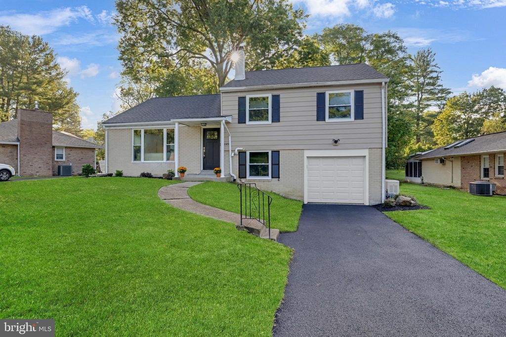 Photo of 1049 Hollytree Road, ABINGTON, PA 19001 (MLS # PAMC2157152)