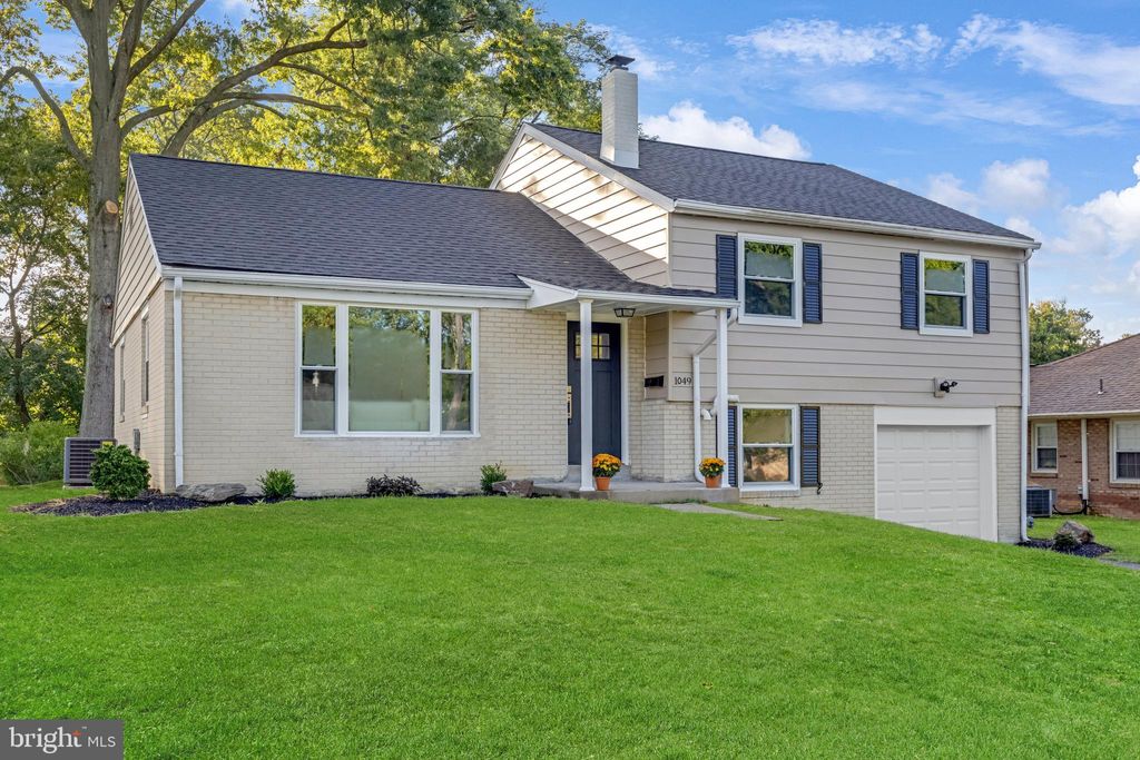 Photo of 1049 Hollytree Road, ABINGTON, PA 19001 (MLS # PAMC2157152)