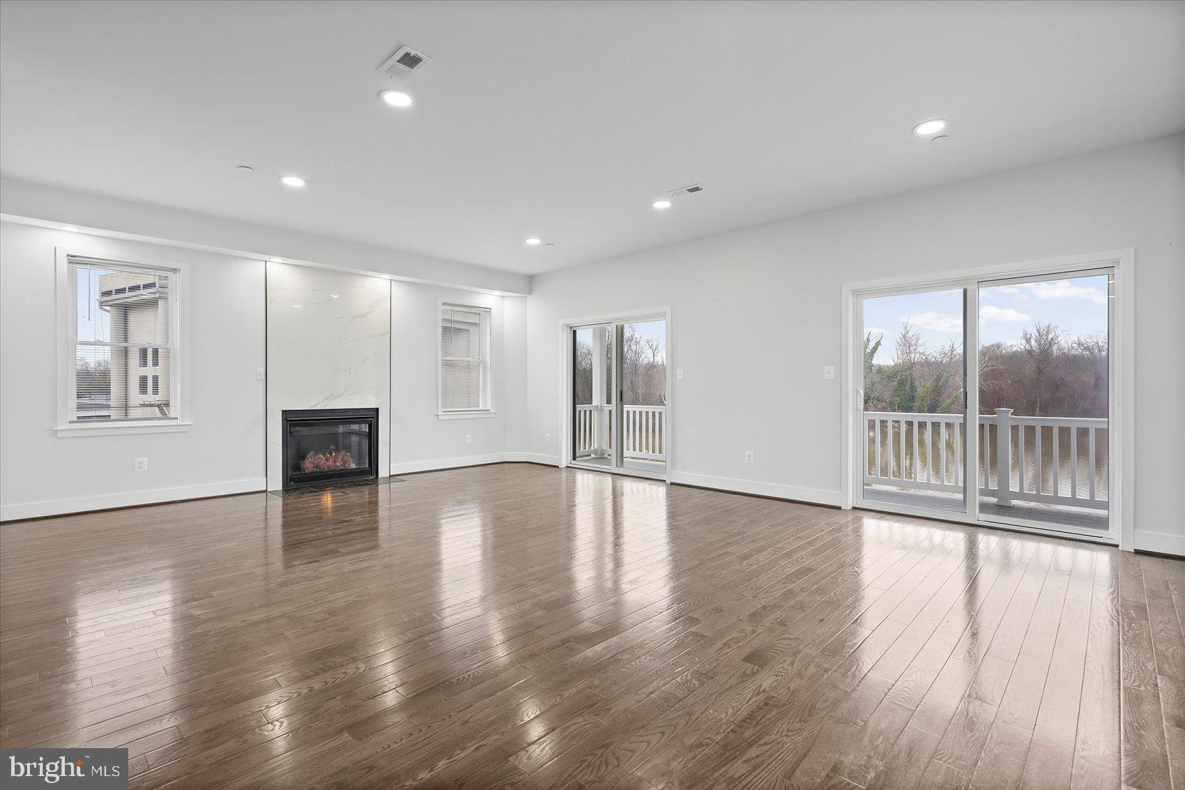 BIRD RIVER GROVE - Residential