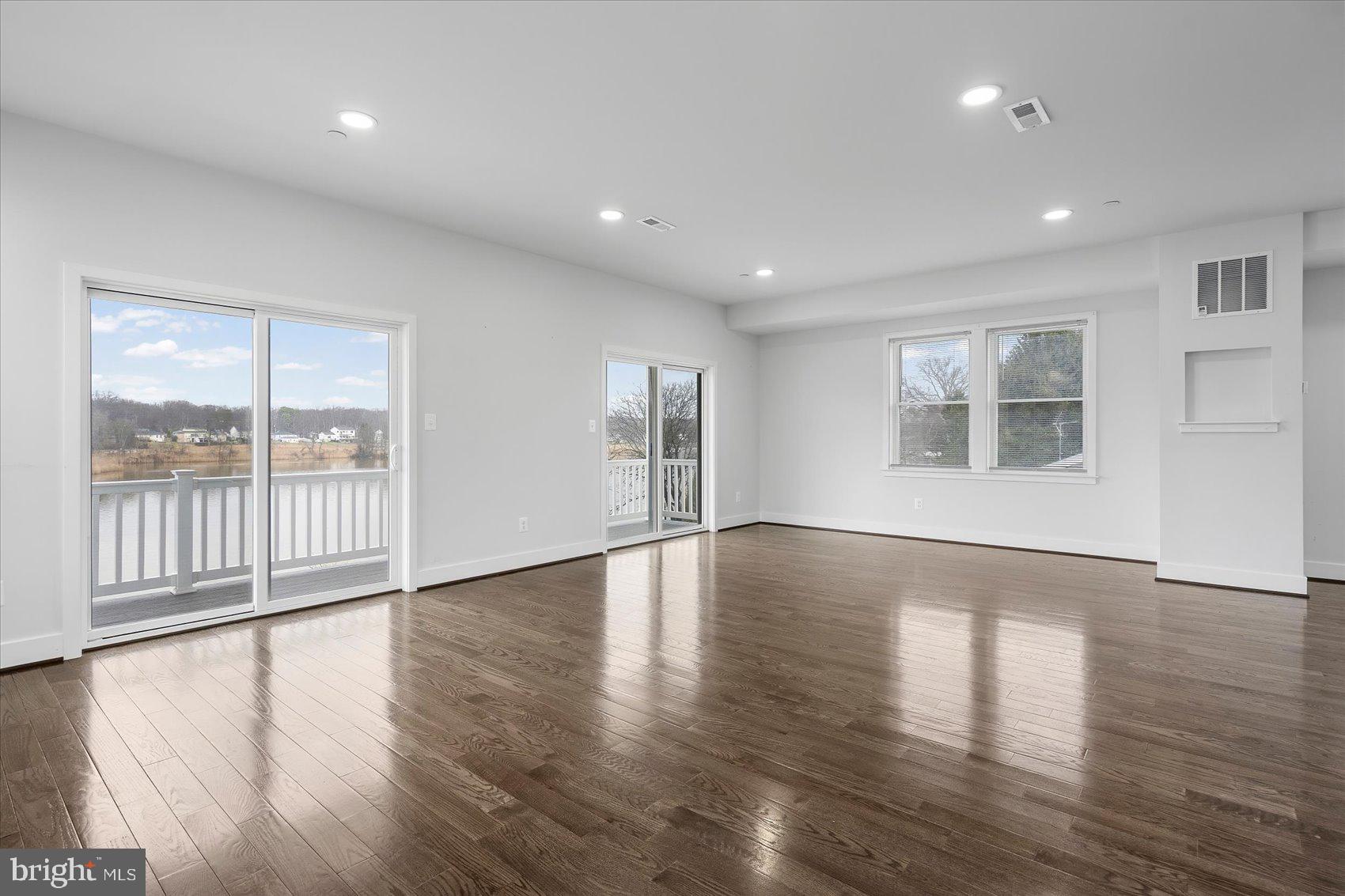 BIRD RIVER GROVE - Residential