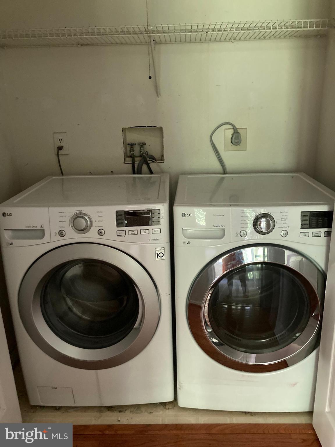 MIDWAY ESTATES - Residential Lease