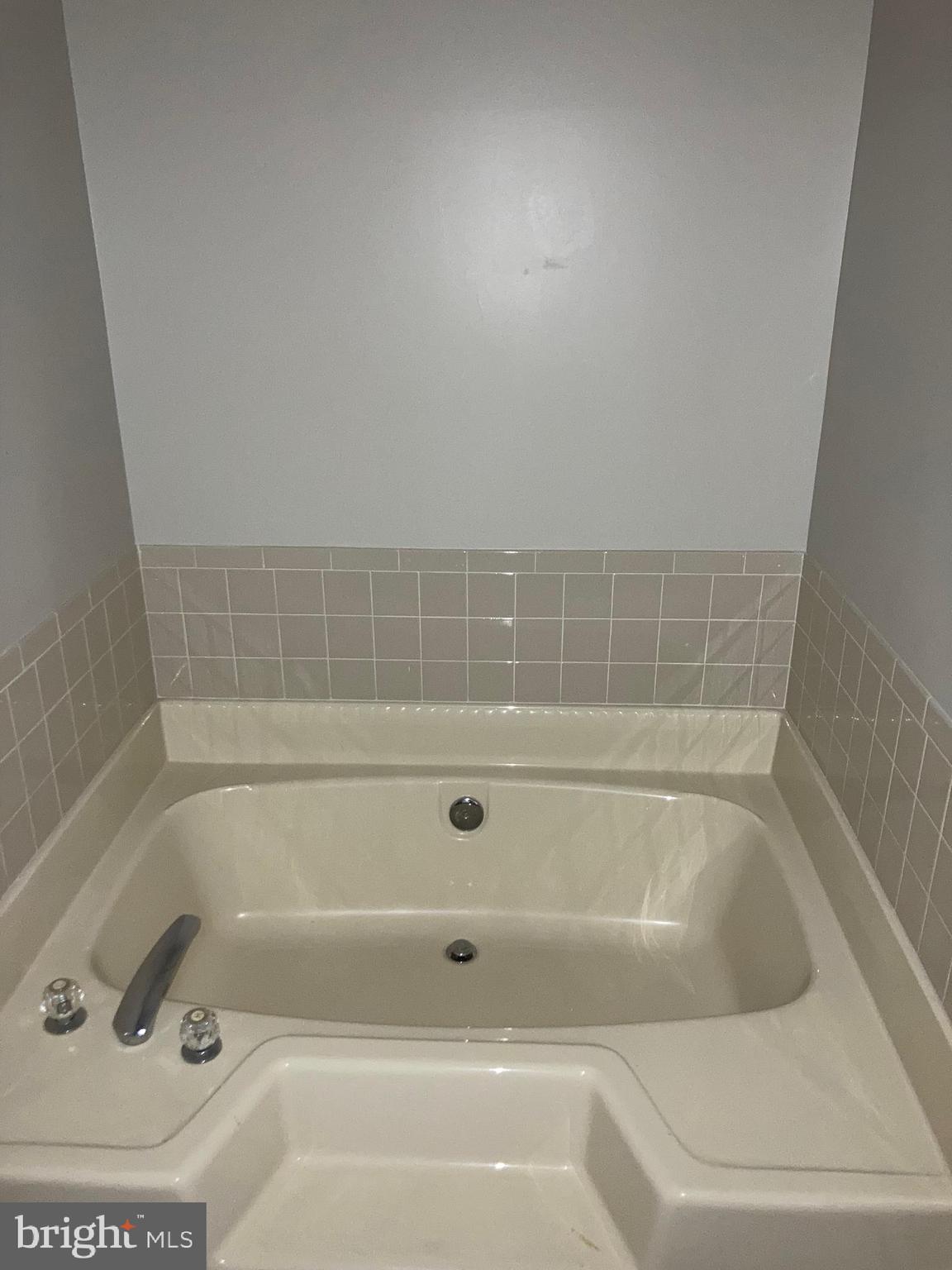 MIDWAY ESTATES - Residential Lease