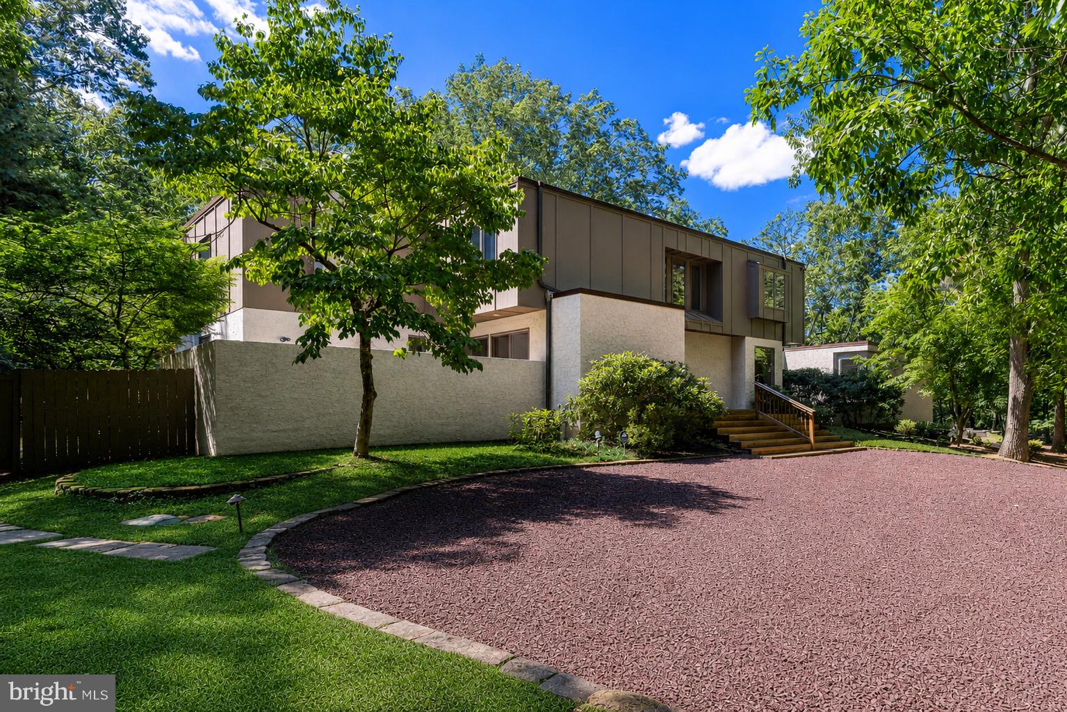 11 PINECREST DRIVE