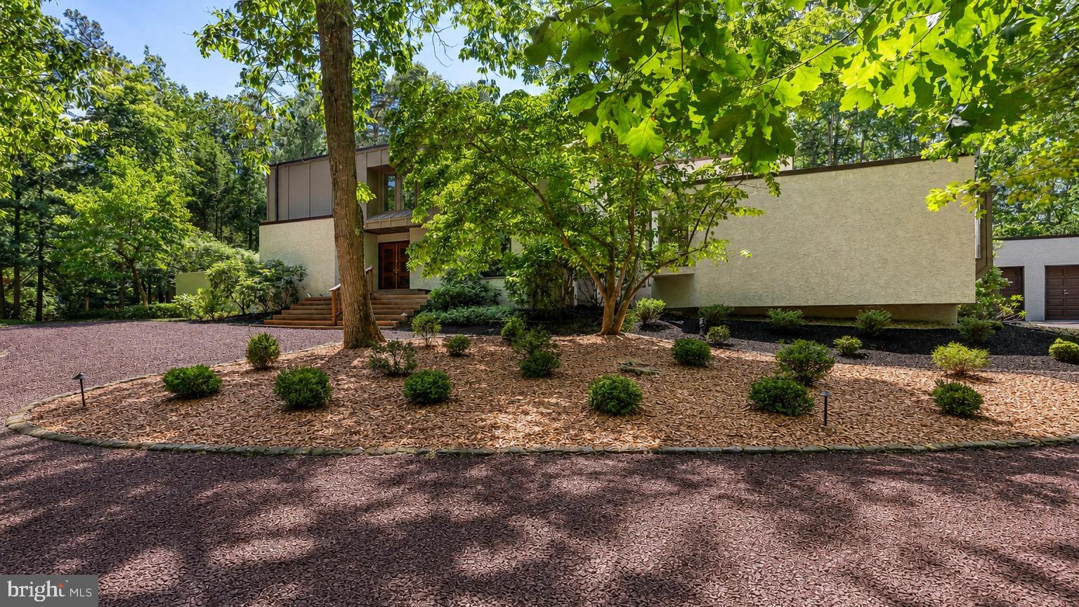 11 PINECREST DRIVE