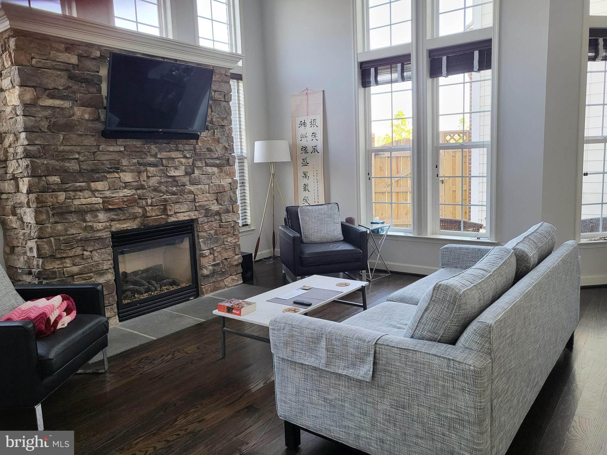 LANSDOWNE TOWN CENTER - Residential