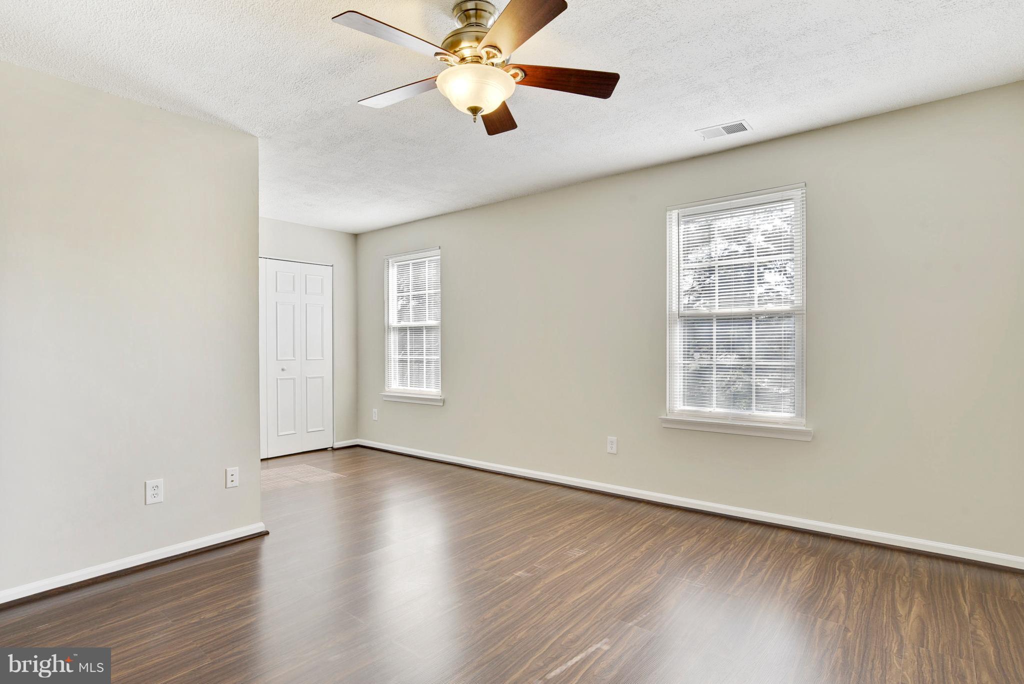 LONDON TOWN WEST - Residential