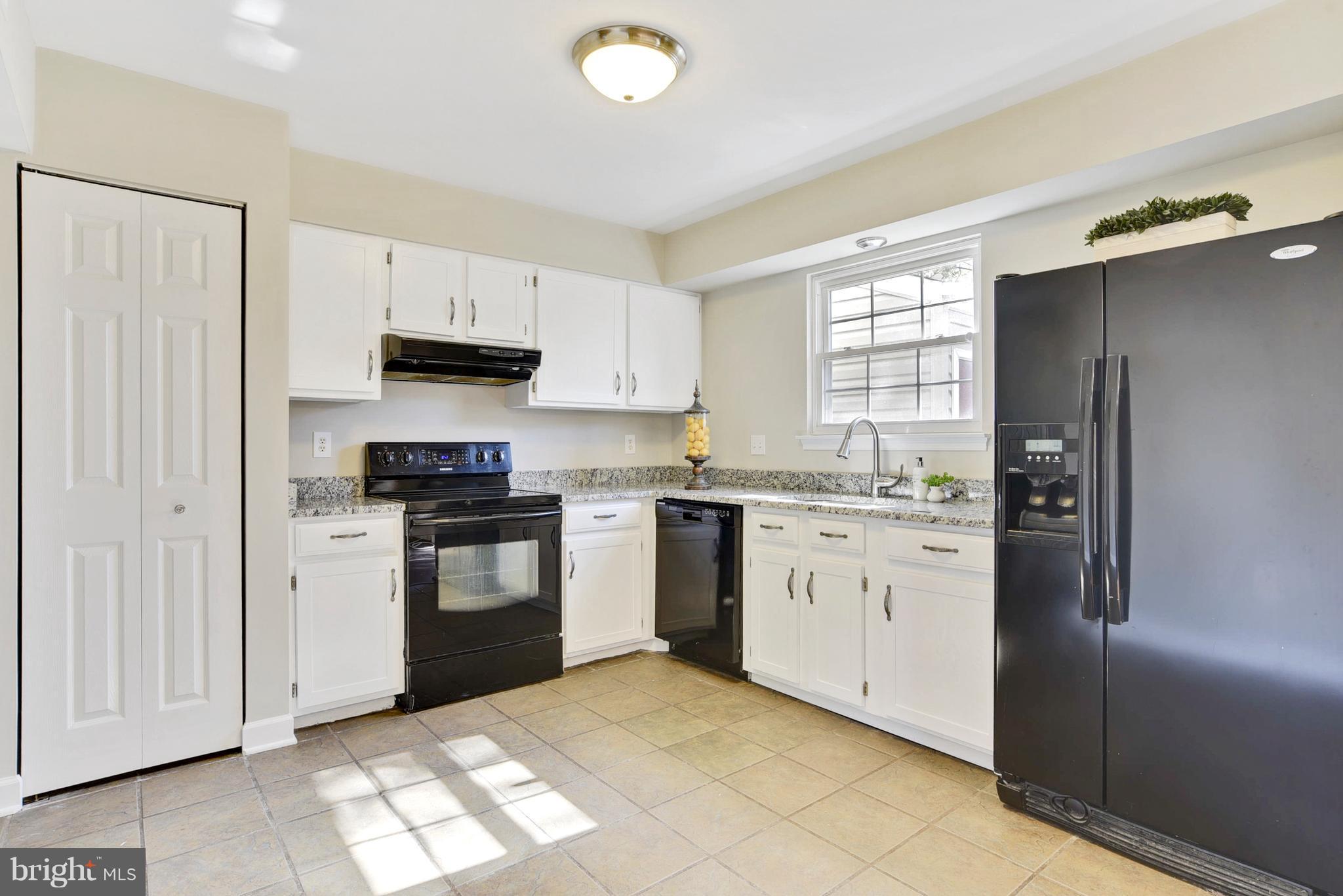 LONDON TOWN WEST - Residential