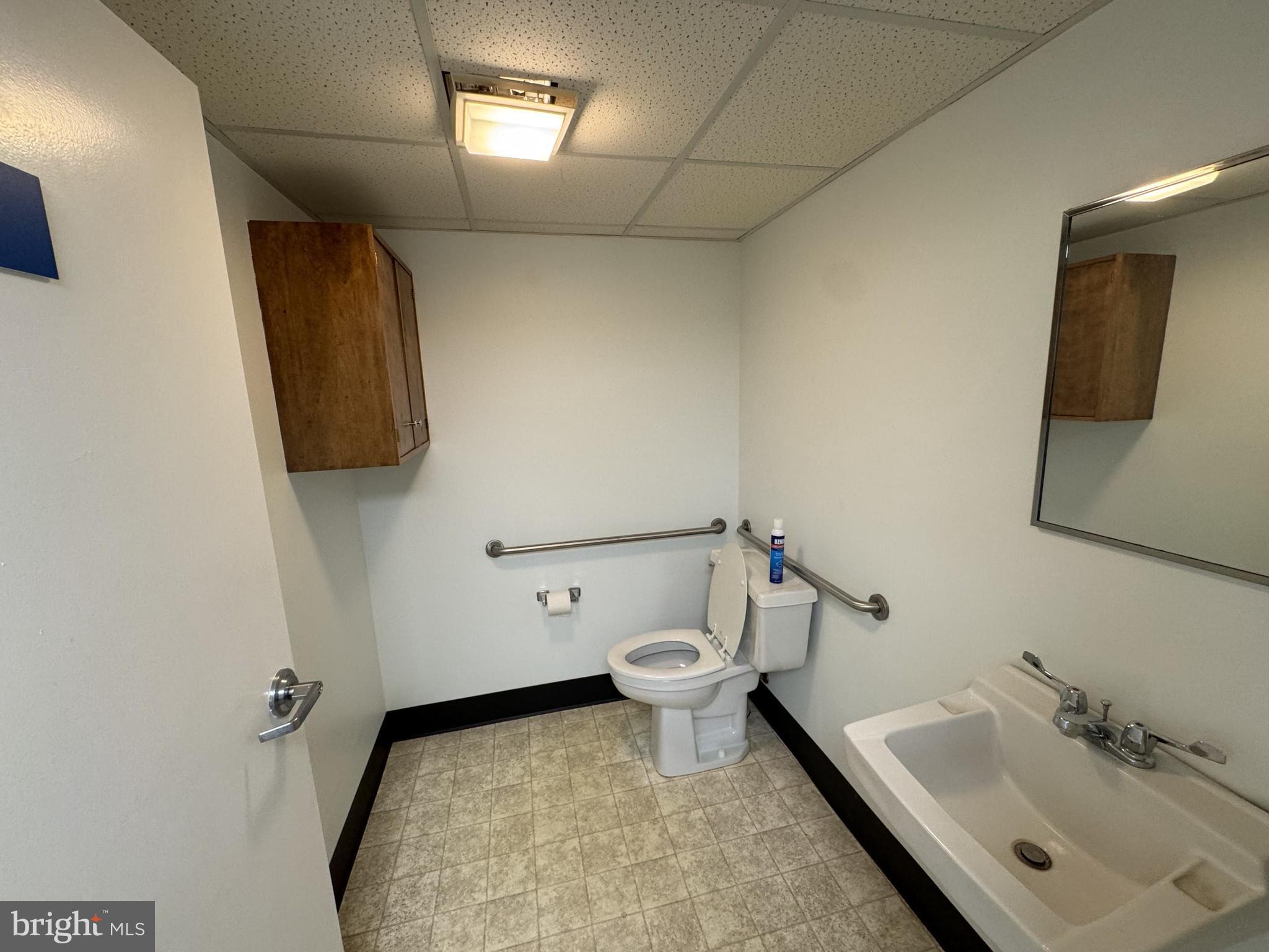 HIGHLANDS - Commercial Lease