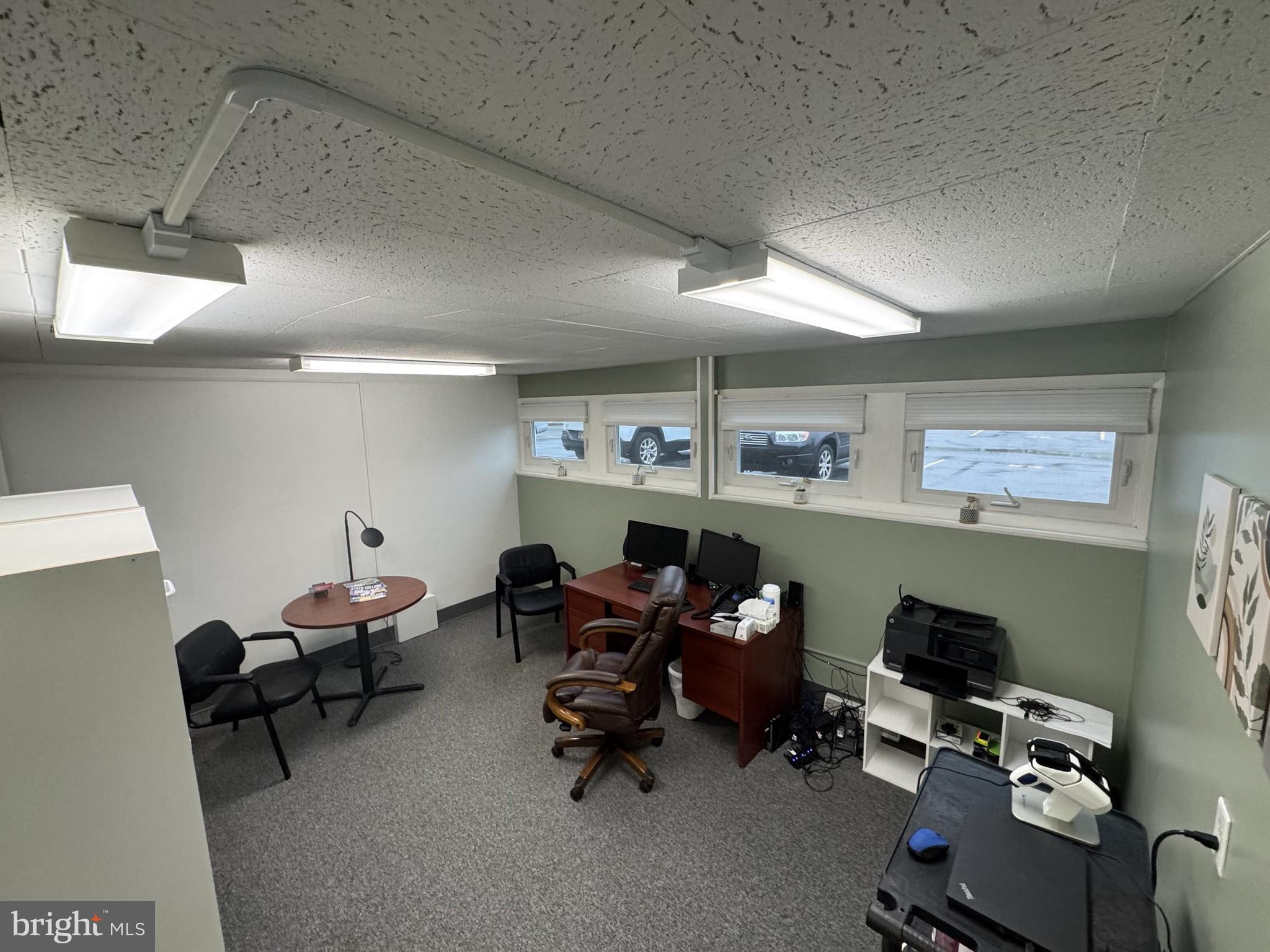 HIGHLANDS - Commercial Lease