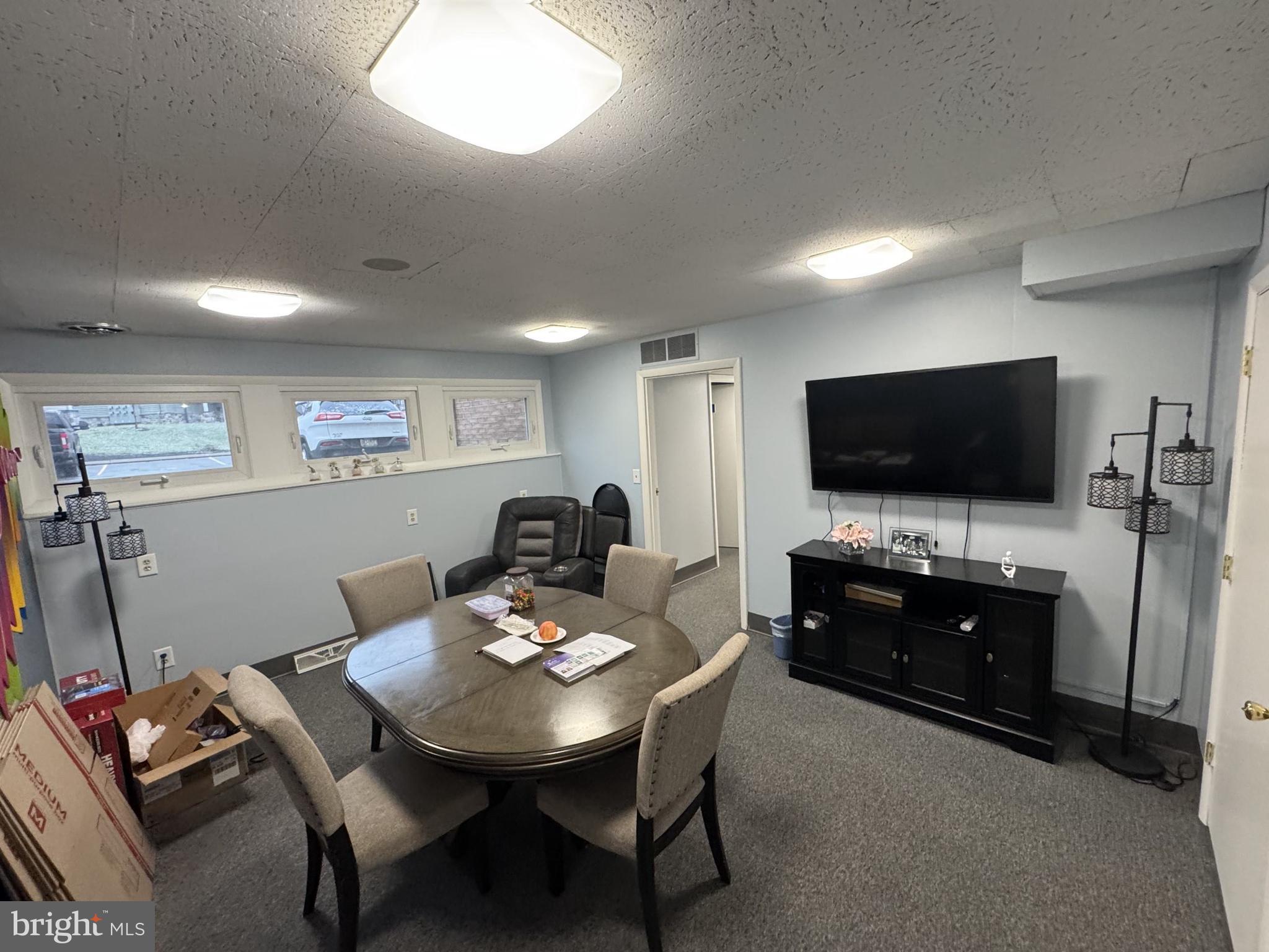 HIGHLANDS - Commercial Lease