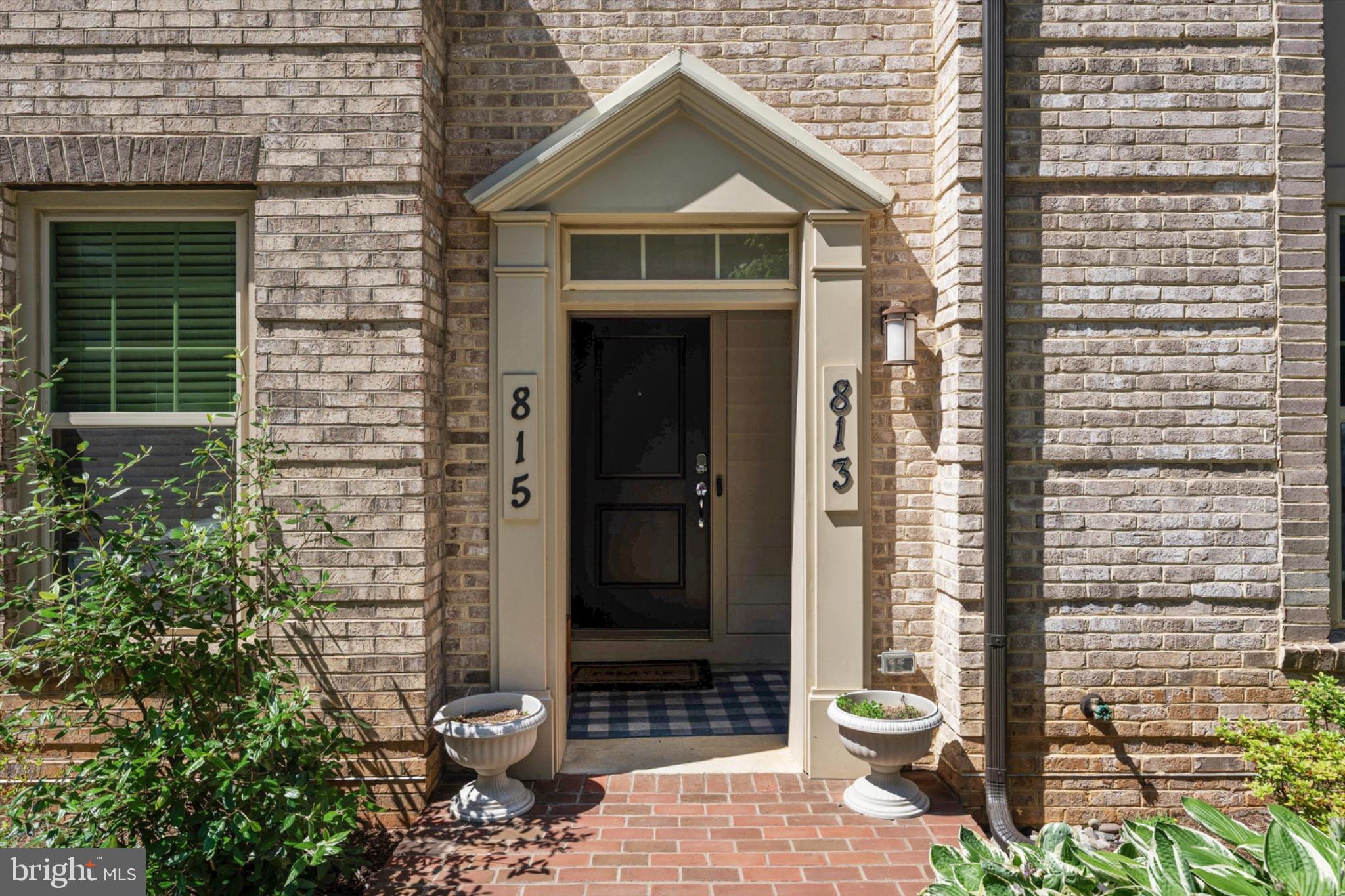 813 ROCKWELL AVENUE