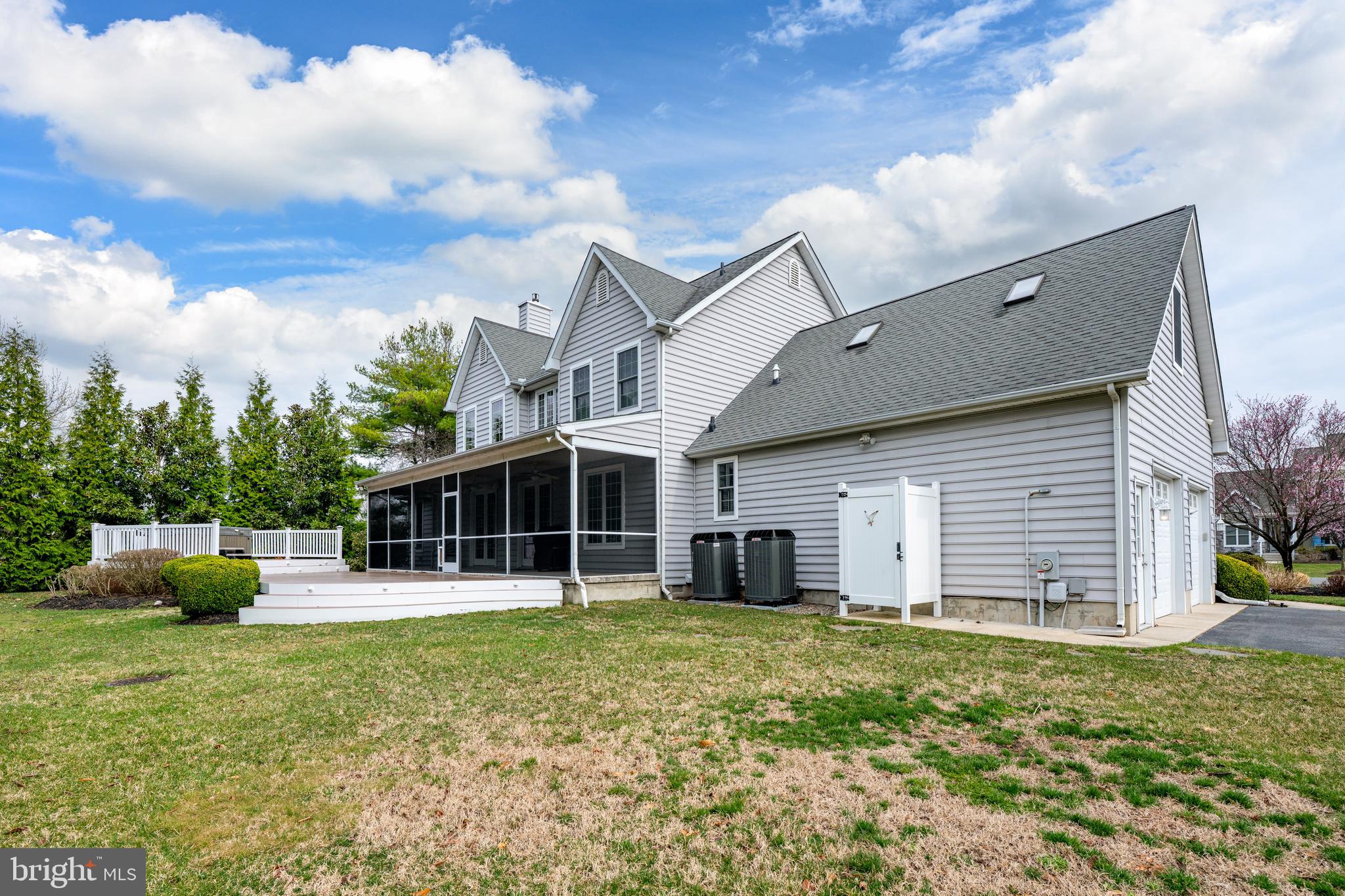 WOLFE POINTE - Residential