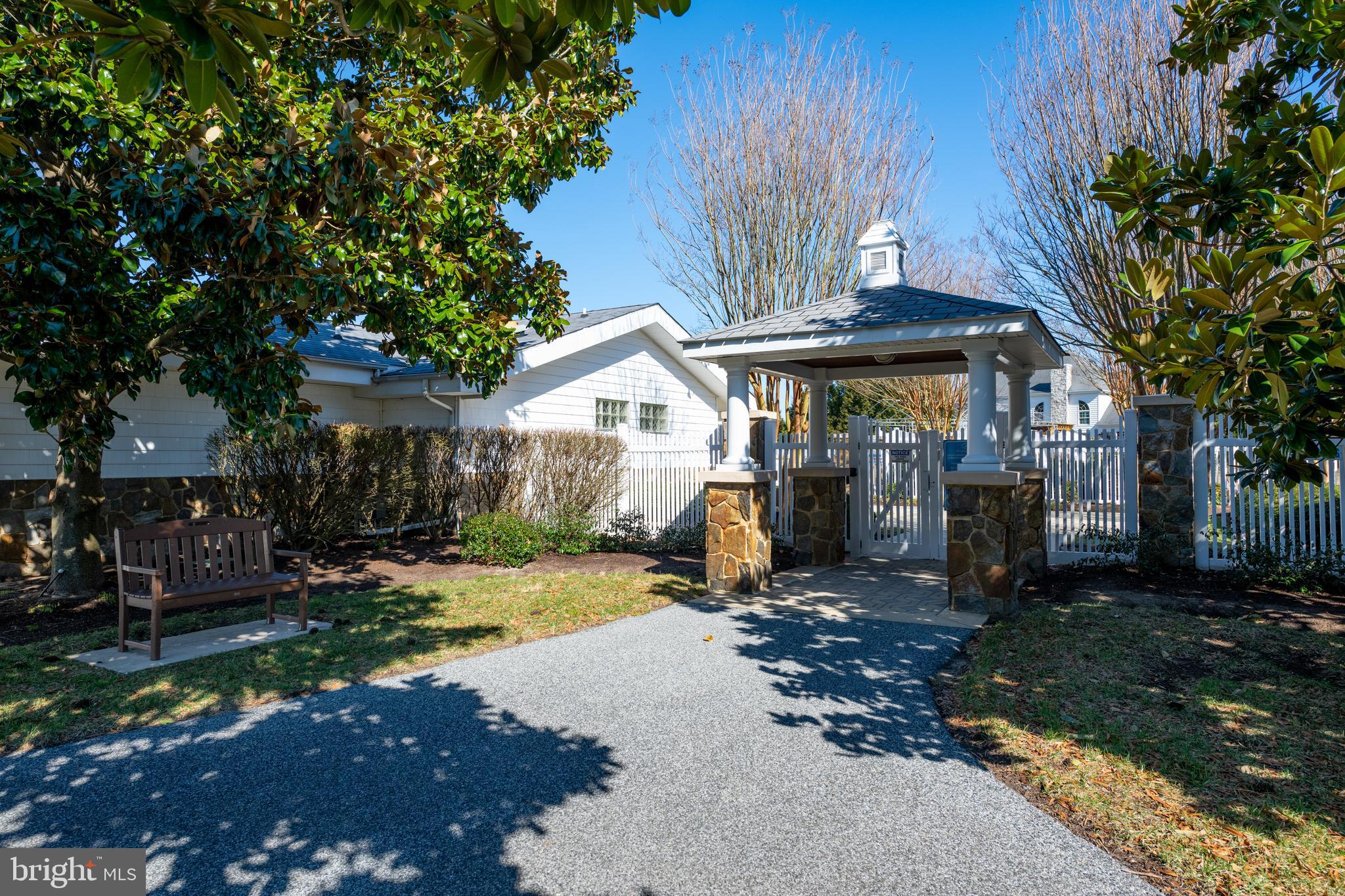 WOLFE POINTE - Residential