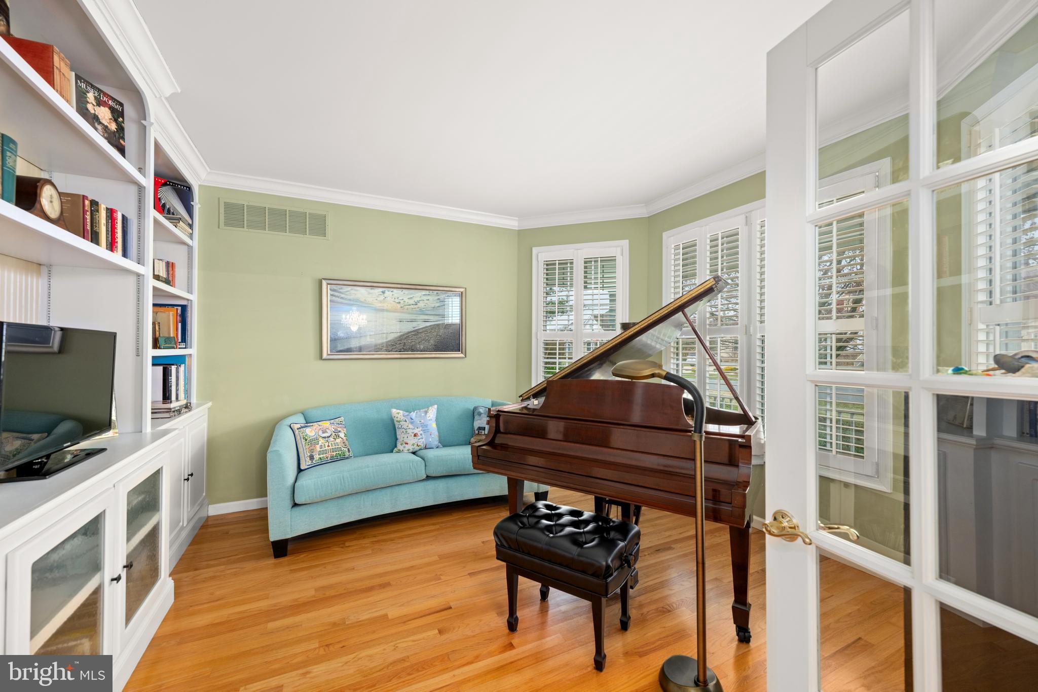 WOLFE POINTE - Residential