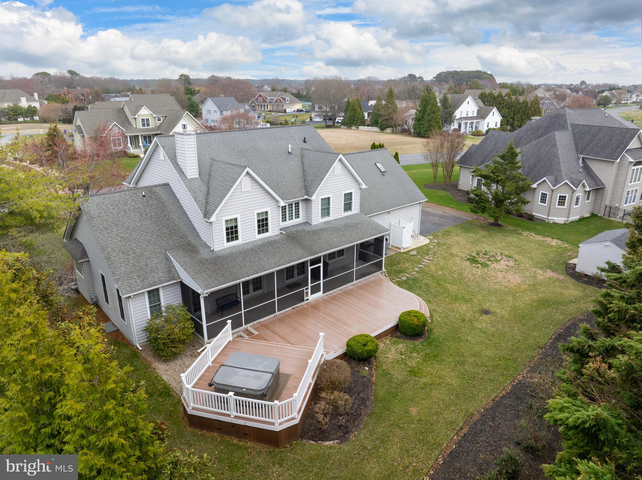 WOLFE POINTE - Residential