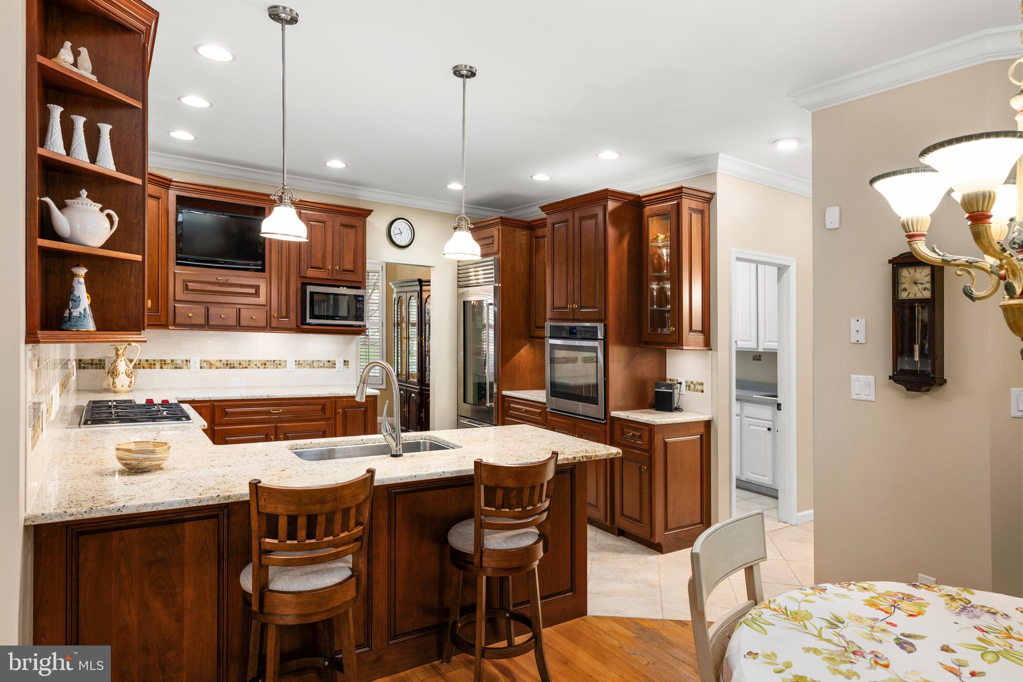 WOLFE POINTE - Residential