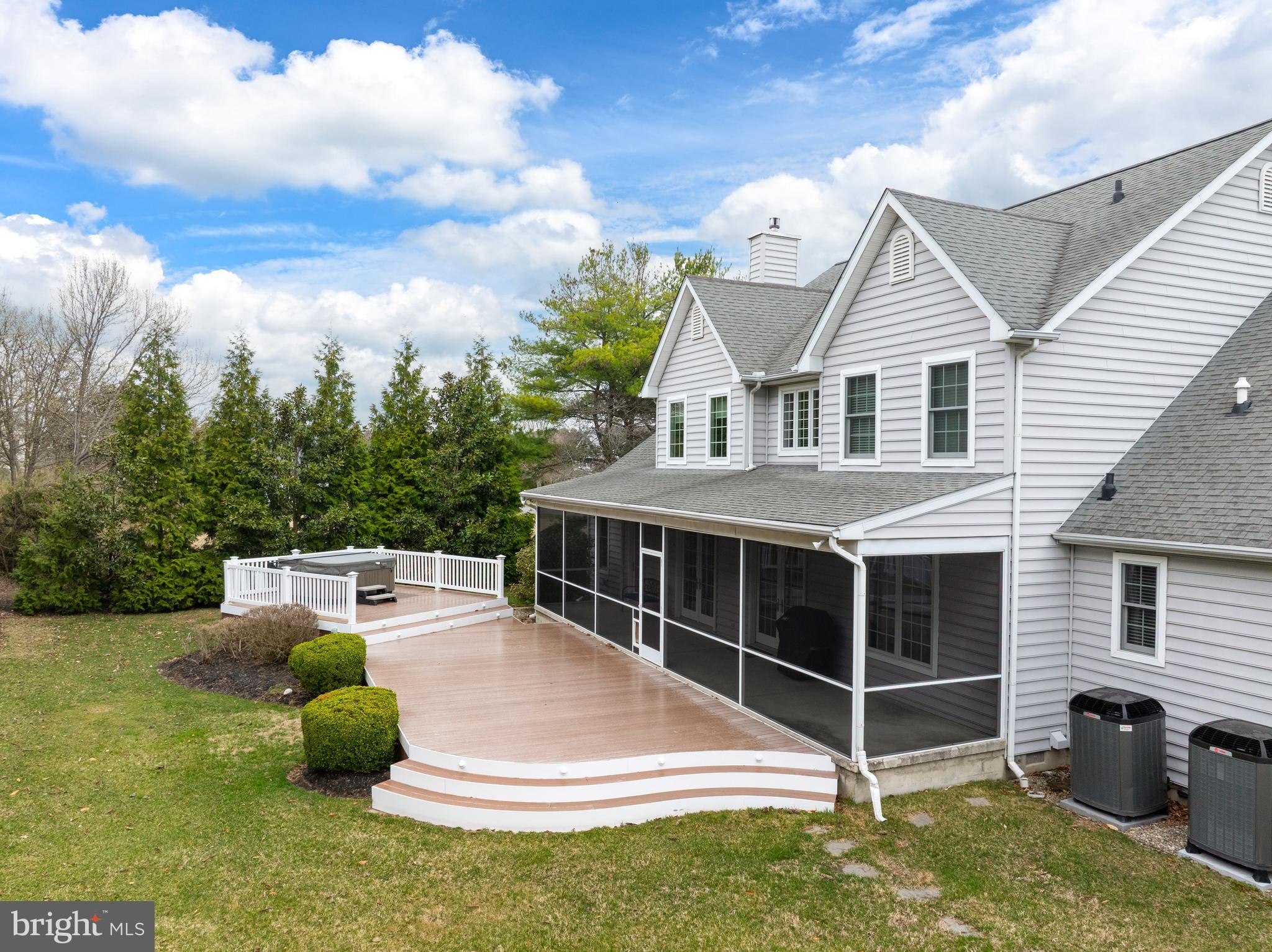 WOLFE POINTE - Residential