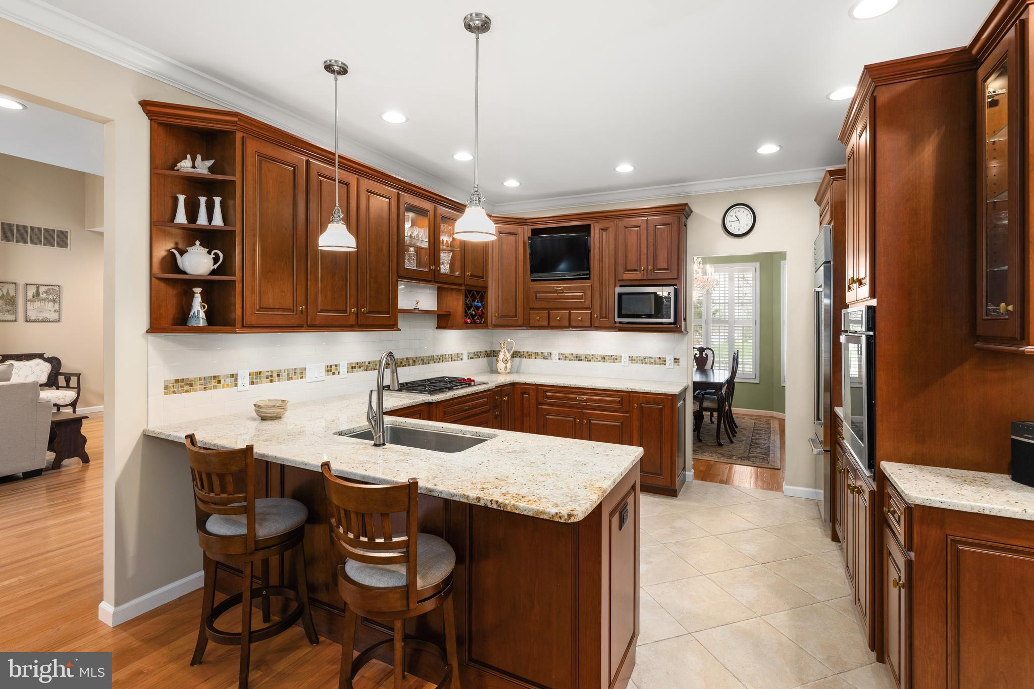 WOLFE POINTE - Residential