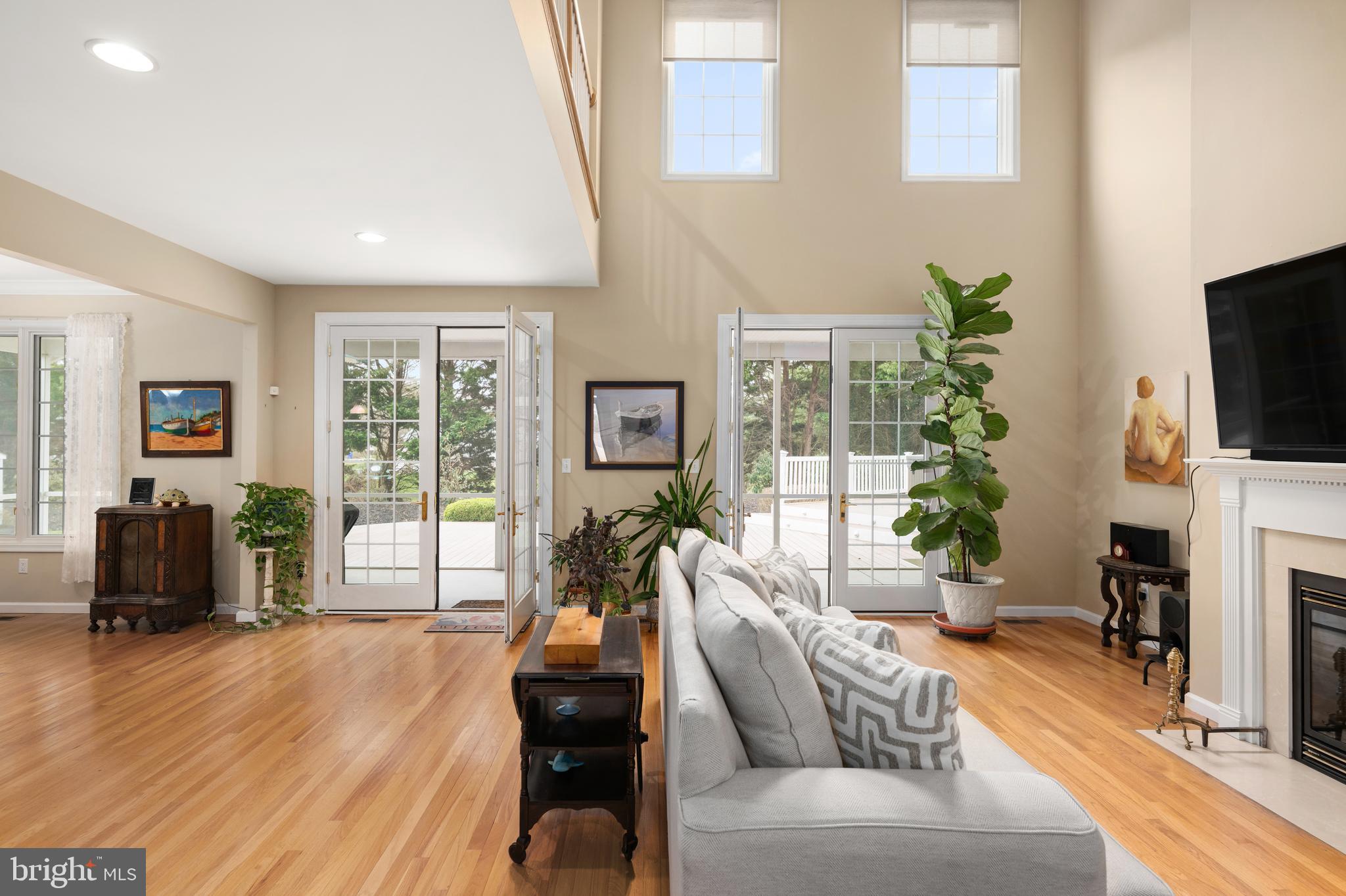 WOLFE POINTE - Residential