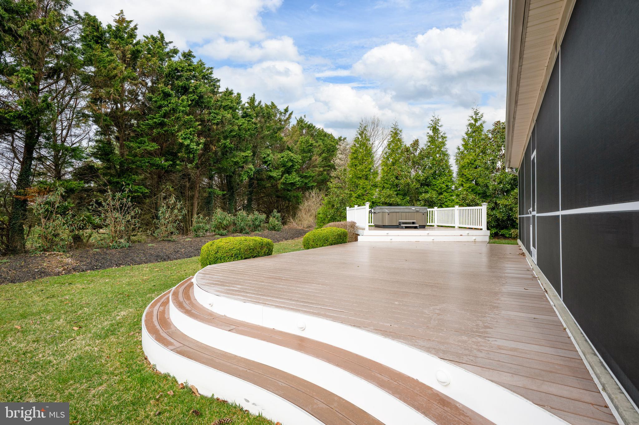 WOLFE POINTE - Residential