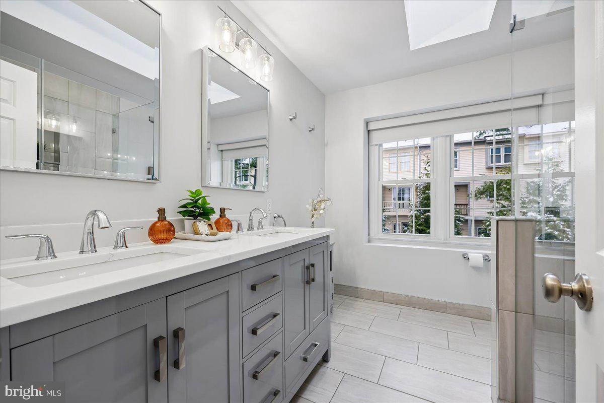 KENSINGTON HEIGHTS - Residential