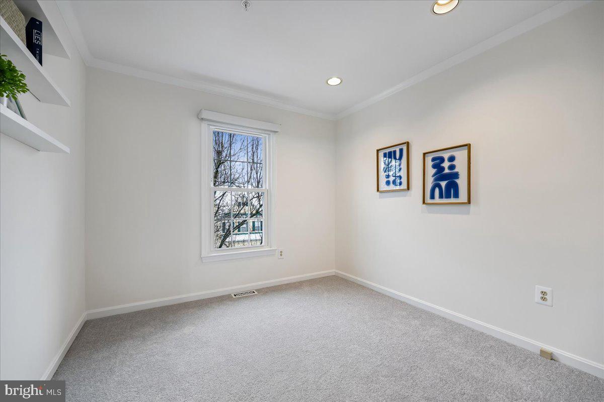 KENSINGTON HEIGHTS - Residential