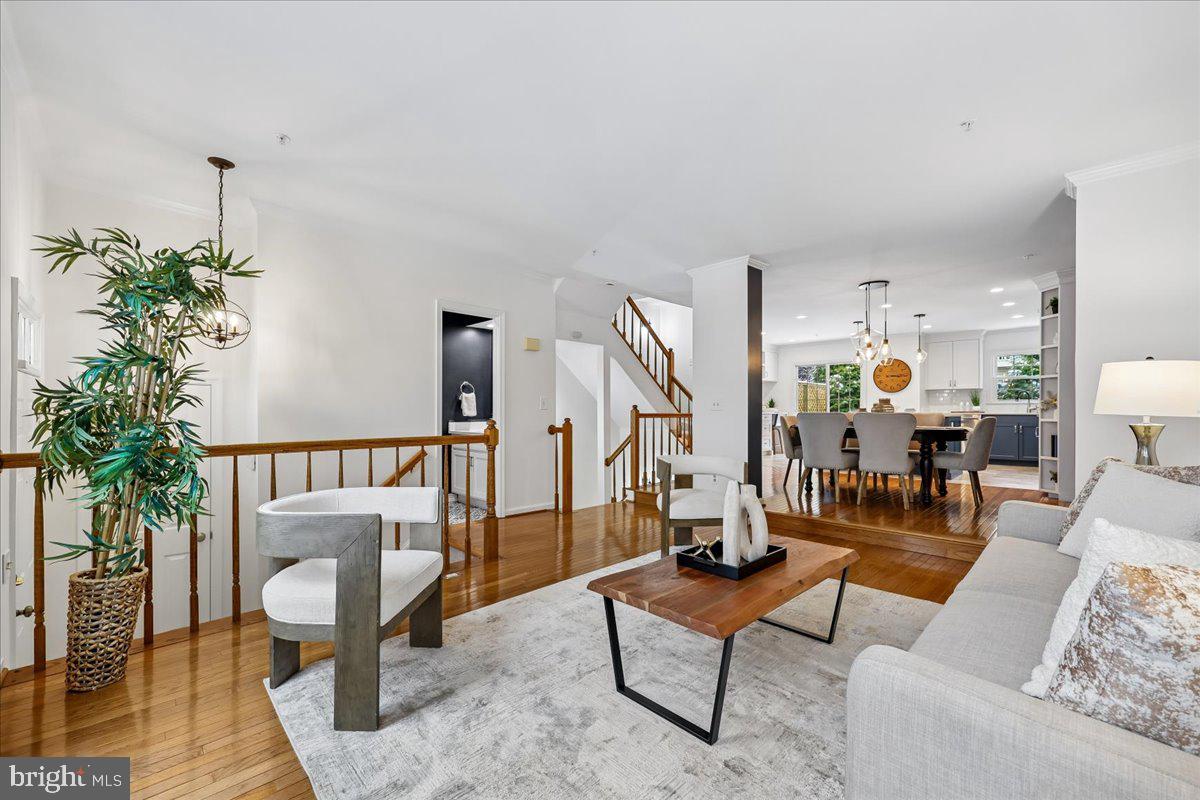 KENSINGTON HEIGHTS - Residential