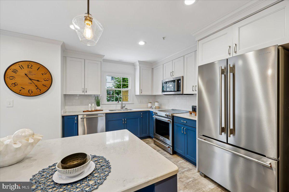 KENSINGTON HEIGHTS - Residential